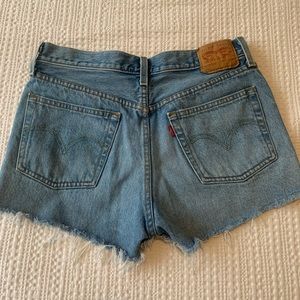 Women’s Levi 501 Jean Shorts Size 27